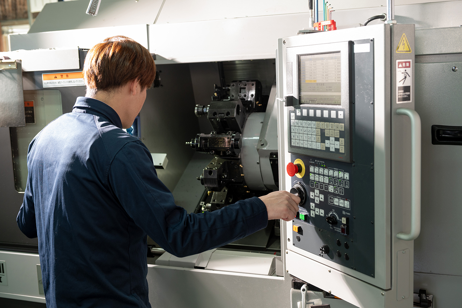 CNC自動旋盤_ツガミ